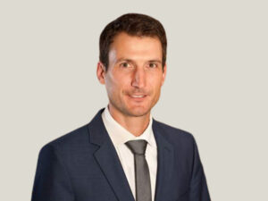 Bild Christoph Appel im dunkelblauen Anzug